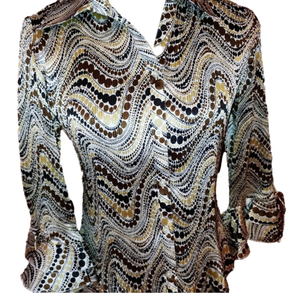 Essentials by Milano Micro Pleat Button Top S - Picture 1 of 7